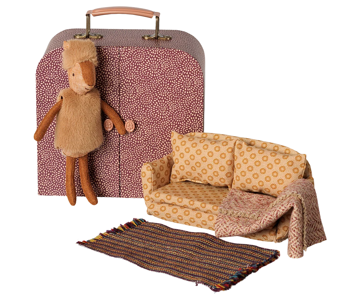 Rentier im Koffer inkl Schlafsofa, kleine Schwester - little something
