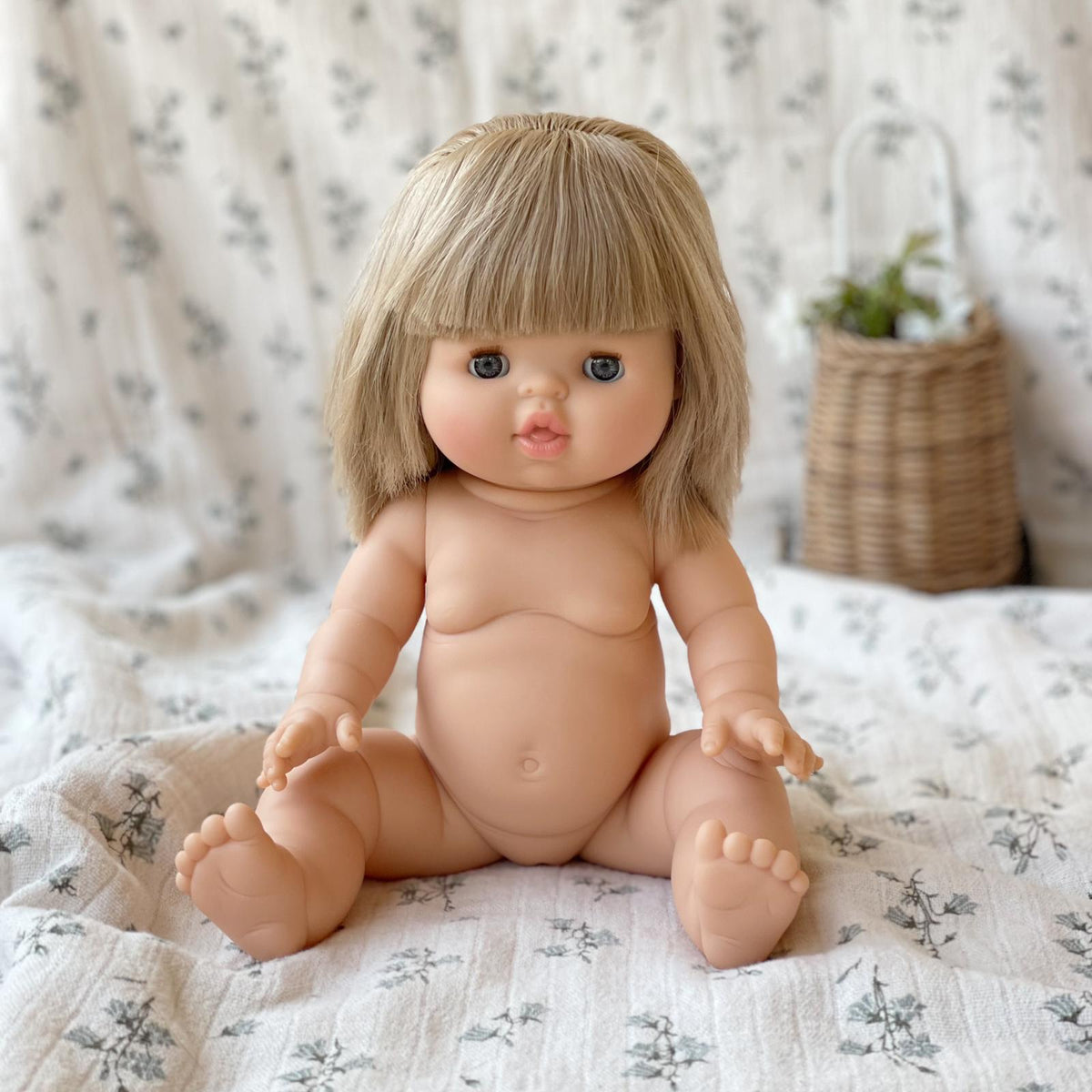Puppe "Yze" 34cm mit blonden Haaren und blauen Augen