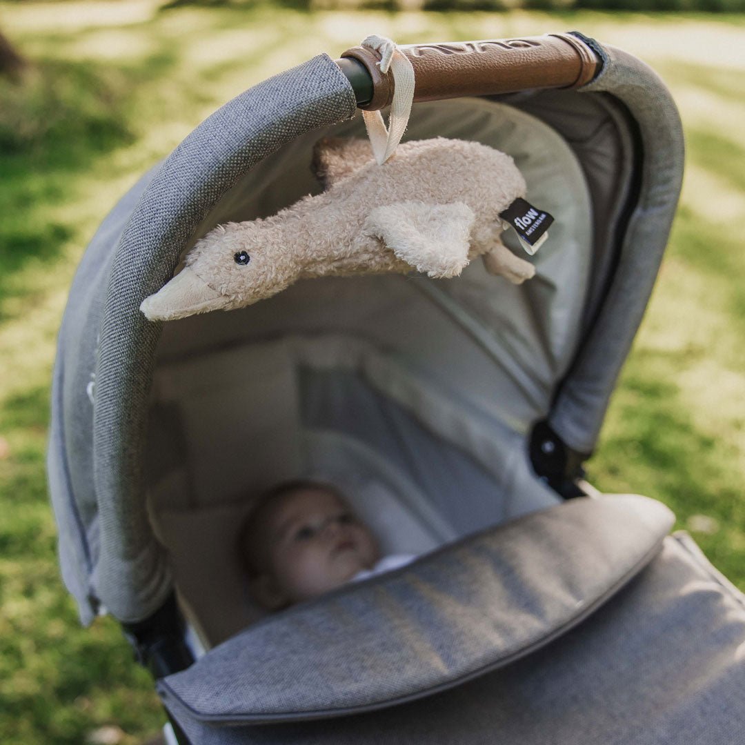Einschlafhilfe &amp; Kuscheltier Gans inkl. Soundbox "Liva Comforter on the go" - Oat - little something