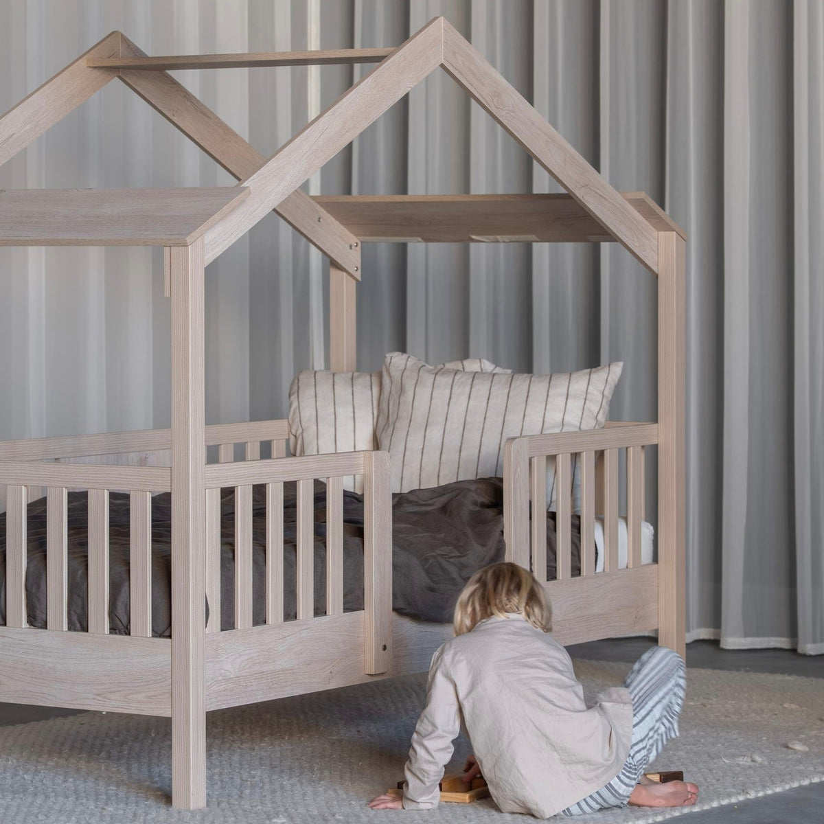 Hausbett Juniorbett "Chalet" 200x90cm - little something