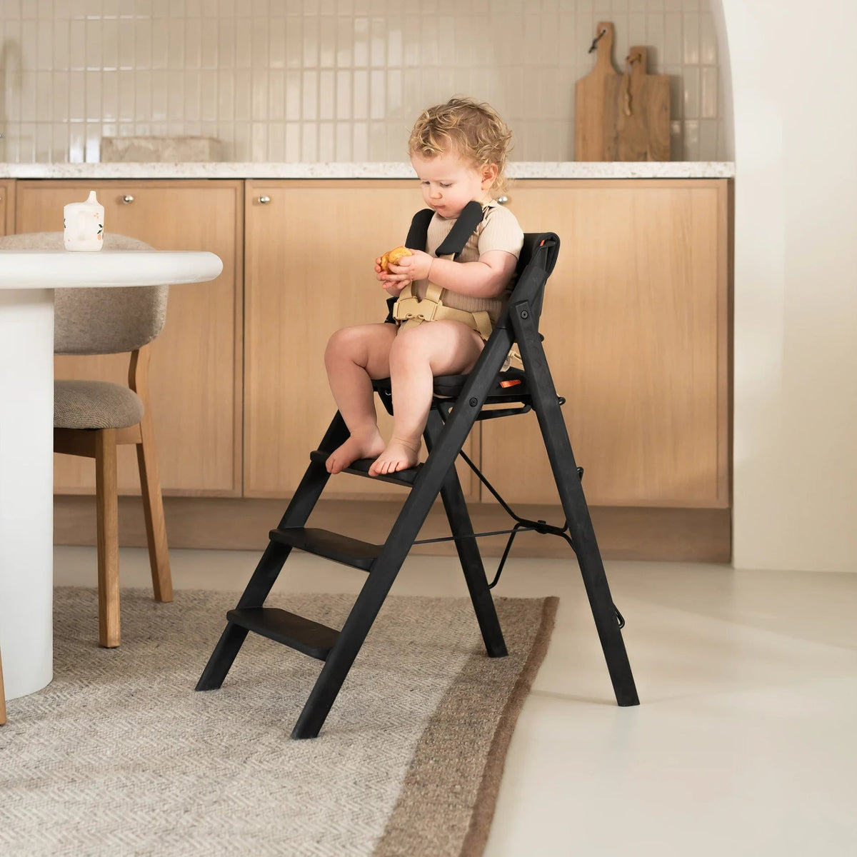 KLAPP Faltbarer Hochstuhl - Eiche schwarz - Baby Bundle II (Kissen &amp; Gurte) - little something