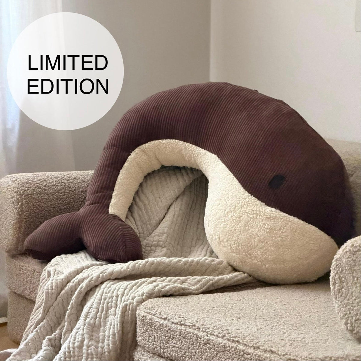 Stillkissen Wal "Whale Momo" aus Bio-Baumwolle - braun - limited edition - little something